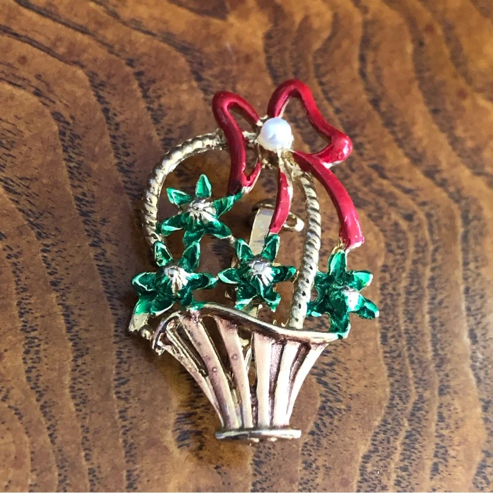 Vintage Christmas floral basket enamel brooch
